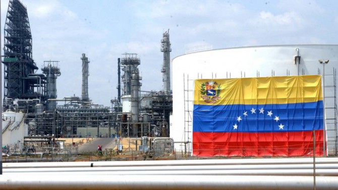 El petróleo venezolano cayó a su piso en 14 años y se vende a sólo 21,63 dólares el barril 