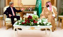 El príncipe saudí Mohamed ben Salman, con el secretario de Estado de EEUU, John Kerry, en Riad, Arabia Saudí, el 7 de mayo de 2015. (Imagen: Departamento de Estado de EEUU).