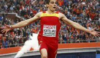 El atleta español Bruno Hortelano compite durante los 200 metros del Campeonato Europeo de Atletismo, el 8 de julio de 2016 en Ámsterdam