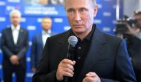 Vladimir Putin habla durante una visita al cuartel general de campaña de su partido, Rusia Unida, el domingo 18 de septiembre en Moscú