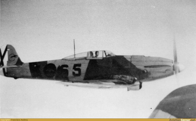 He 112B con matrícula 5-65 y el teniente Entrena Klett a los mandos sobre los cielos de Marruecos 