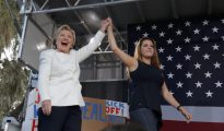 Clinton con Alicia Machado, ayer en Florida