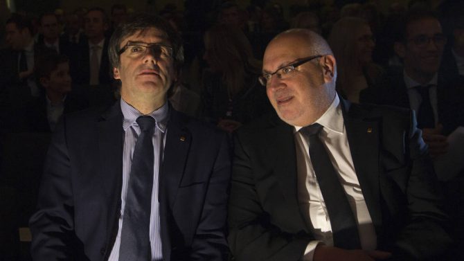 Carles Puigdemont (i), junto a Jordi Baiget 