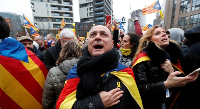 Manifestantes en apoyo al Govern destituido en Bruselas, el pasado día 7.