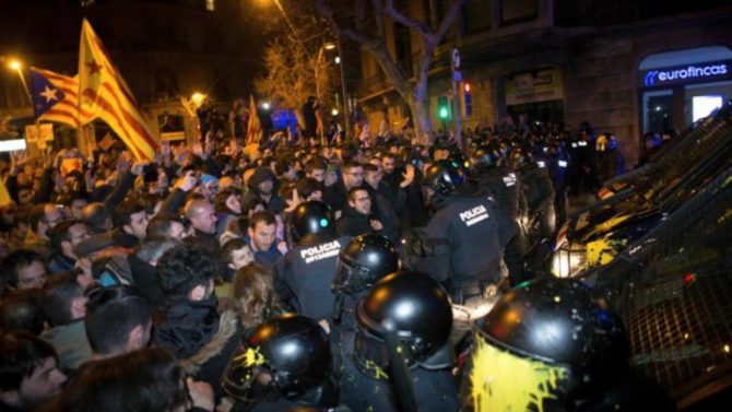 Separatistas catalanes toman las calles.