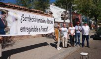 Apenas 15 personas en la protesta de Movimiento por España este viernes ante la sede del Nuncio Apostólico