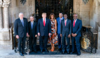 En la imagen, el presidente Trump y su esposa, Melania, reciben a los líderes caribeños en Mar-a-Lago, en Palm Beach (Florida), el 22 de marzo de 2019. (Foto oficial: Tia Dufour - Casa Blanca)